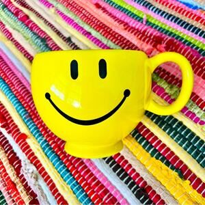 Retro Smiley Face Mug by Teleflora